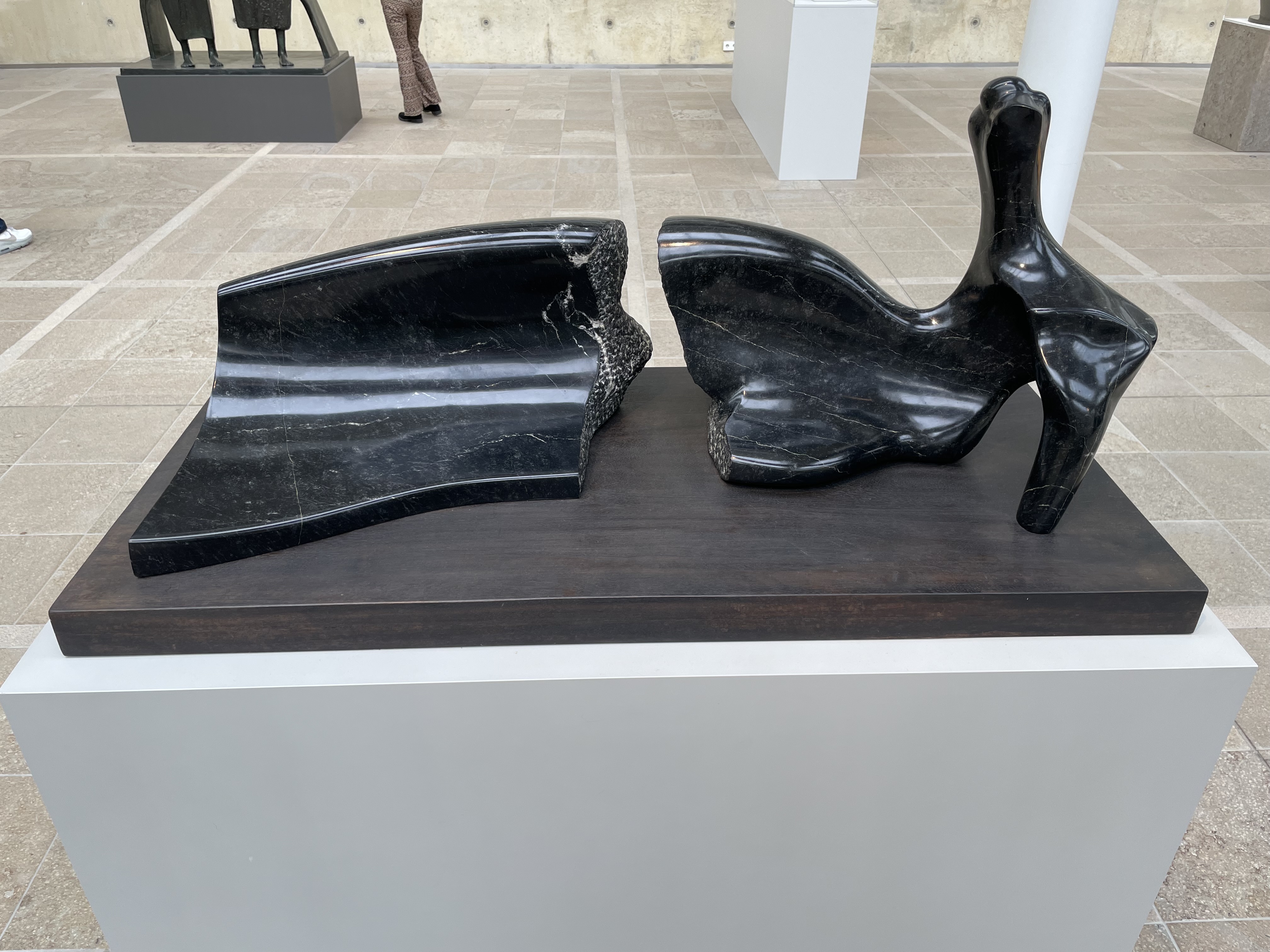 Henry Moore, Broken Figure, 1975